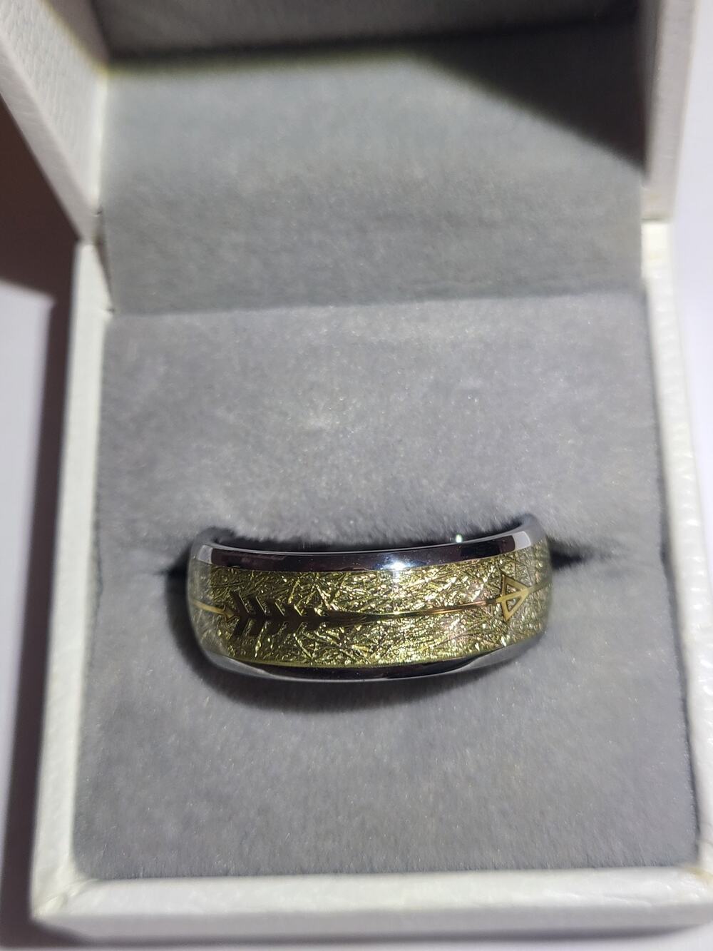 Tungsten Carbide Arrow & Textured Inlay Wedding Ring Size 10 Brand New In Box
